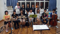學院室樂團綵排合照。